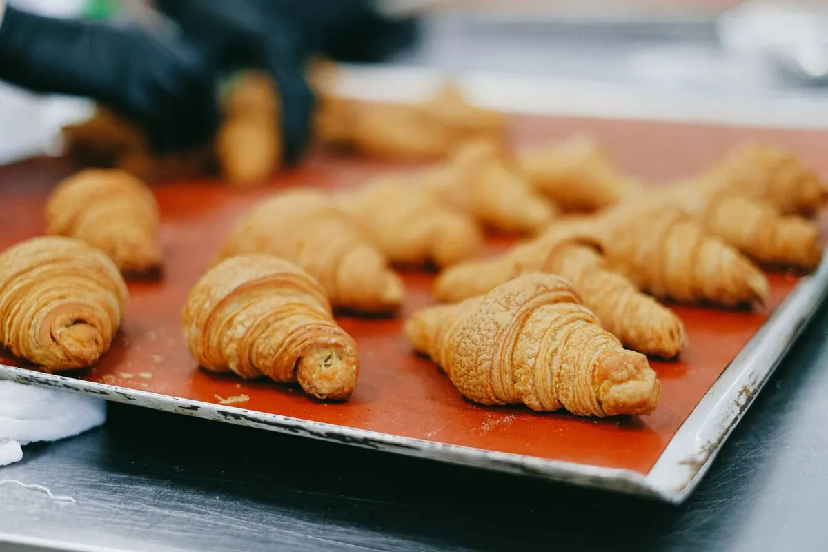 Croissants op de plaat